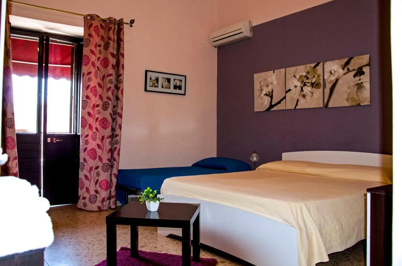 Bed and Breakfast Casa Maravigna Aeroporto di Catania Fontana Rossa 0*,  Italia